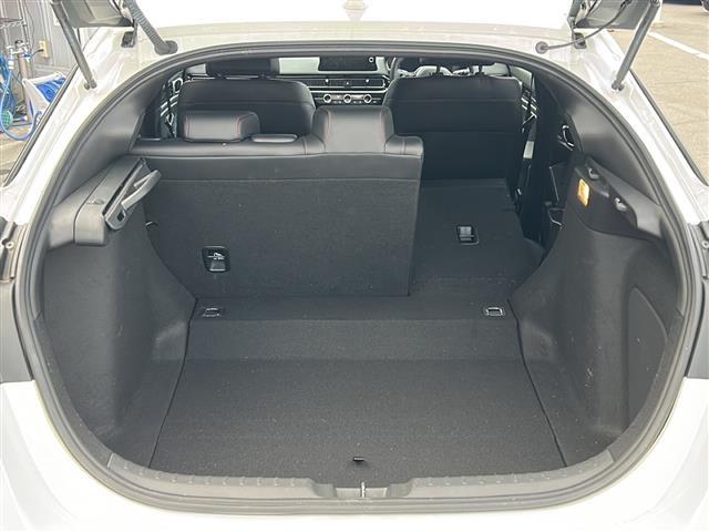 シビック e:HEV 禁煙車/BOSEプレミアムサウンド/純正9インチディスプレイオーディオ(ナビ機能付/フルセグTV/Bluetooth)/バックカメラ/ビルトインETC2.0/シートヒーター/パワーシート/置くだけ充電(17枚目)