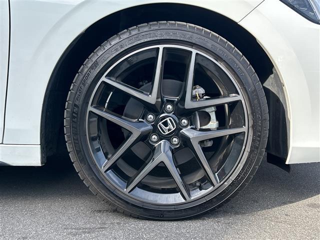 シビック e:HEV 禁煙車/BOSEプレミアムサウンド/純正9インチディスプレイオーディオ(ナビ機能付/フルセグTV/Bluetooth)/バックカメラ/ビルトインETC2.0/シートヒーター/パワーシート/置くだけ充電(31枚目)