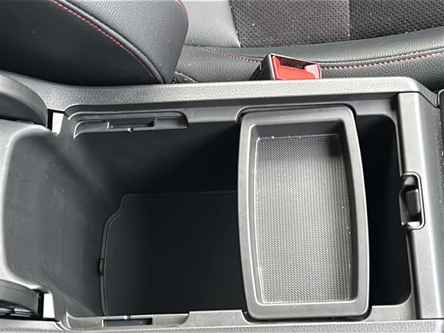 シビック e:HEV 禁煙車/BOSEプレミアムサウンド/純正9インチディスプレイオーディオ(ナビ機能付/フルセグTV/Bluetooth)/バックカメラ/ビルトインETC2.0/シートヒーター/パワーシート/置くだけ充電(36枚目)