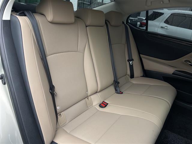 ＥＳ ＥＳ３００ｈ　禁煙車／純正ナビ（ＣＤ／フルセグＴＶ／Ｂｌｕｅｔｏｏｔｈ）／バックカメラ／サンルーフ／ビルトインＥＴＣ２．０／前席シートヒーター／前席ベンチレーション／前席パワーシート（運転席メモリー機能付）（26枚目）