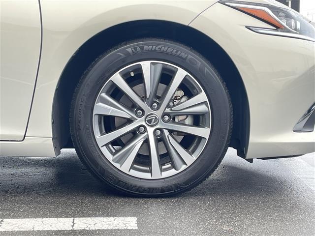 ＥＳ ＥＳ３００ｈ　禁煙車／純正ナビ（ＣＤ／フルセグＴＶ／Ｂｌｕｅｔｏｏｔｈ）／バックカメラ／サンルーフ／ビルトインＥＴＣ２．０／前席シートヒーター／前席ベンチレーション／前席パワーシート（運転席メモリー機能付）（41枚目）
