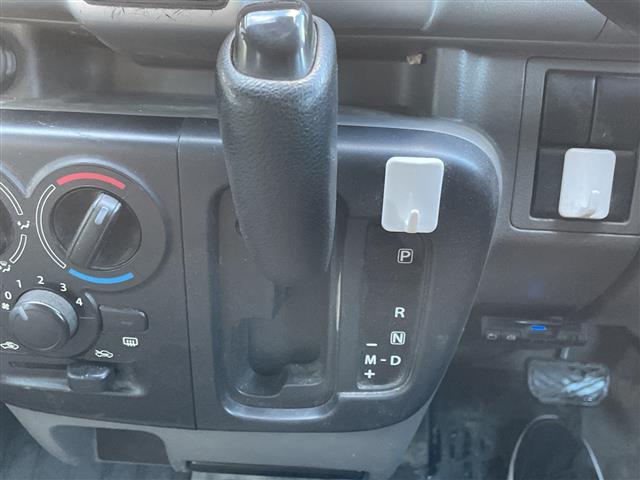 エブリイ ＰＡリミテッド　禁煙車／社外ナビ（ＣＤ／ＤＶＤ／ワンセグＴＶ／Ｂｌｕｅｔｏｏｔｈ）／ＥＴＣ／ルーフラック／衝突軽減ブレーキ／純正ラバーマット／社外ＡＷスタッドレス積み込み（7枚目）