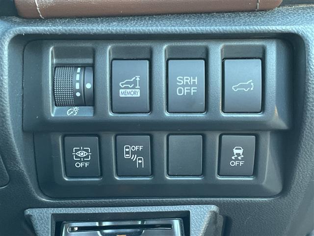 フォレスター アドバンス　禁煙車／純正ナビ／バックカメラ／レザーシート／前席パワーシート／全席シートヒーター／ステアリングヒーター／電動リアゲート／アイサイト／純正１８インチＡＷ／デジタルインナーミラー／ルーフレール／ＢＴ（7枚目）