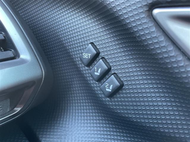 フォレスター アドバンス　禁煙車／純正ナビ／バックカメラ／レザーシート／前席パワーシート／全席シートヒーター／ステアリングヒーター／電動リアゲート／アイサイト／純正１８インチＡＷ／デジタルインナーミラー／ルーフレール／ＢＴ（11枚目）