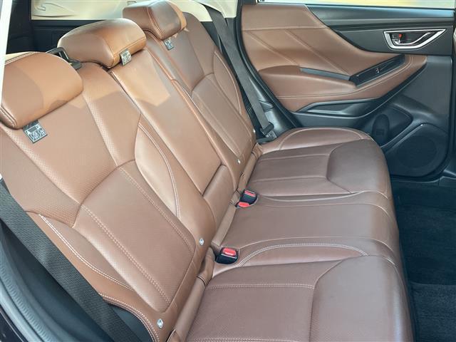 フォレスター アドバンス　禁煙車／純正ナビ／バックカメラ／レザーシート／前席パワーシート／全席シートヒーター／ステアリングヒーター／電動リアゲート／アイサイト／純正１８インチＡＷ／デジタルインナーミラー／ルーフレール／ＢＴ（14枚目）