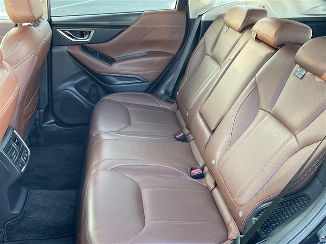 フォレスター アドバンス　禁煙車／純正ナビ／バックカメラ／レザーシート／前席パワーシート／全席シートヒーター／ステアリングヒーター／電動リアゲート／アイサイト／純正１８インチＡＷ／デジタルインナーミラー／ルーフレール／ＢＴ（15枚目）
