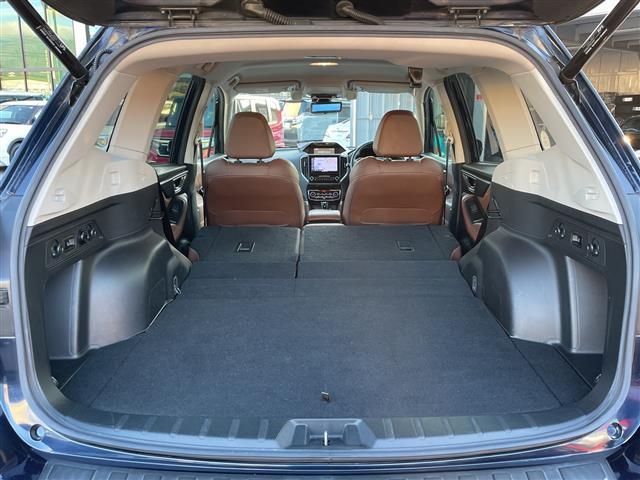 フォレスター アドバンス　禁煙車／純正ナビ／バックカメラ／レザーシート／前席パワーシート／全席シートヒーター／ステアリングヒーター／電動リアゲート／アイサイト／純正１８インチＡＷ／デジタルインナーミラー／ルーフレール／ＢＴ（18枚目）