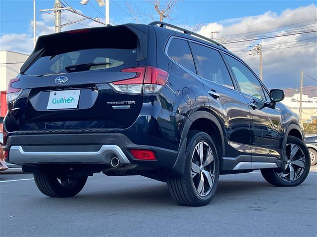 フォレスター アドバンス　禁煙車／純正ナビ／バックカメラ／レザーシート／前席パワーシート／全席シートヒーター／ステアリングヒーター／電動リアゲート／アイサイト／純正１８インチＡＷ／デジタルインナーミラー／ルーフレール／ＢＴ（20枚目）