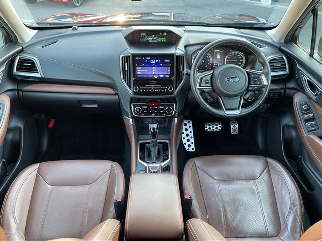 フォレスター アドバンス　禁煙車／純正ナビ／バックカメラ／レザーシート／前席パワーシート／全席シートヒーター／ステアリングヒーター／電動リアゲート／アイサイト／純正１８インチＡＷ／デジタルインナーミラー／ルーフレール／ＢＴ（29枚目）