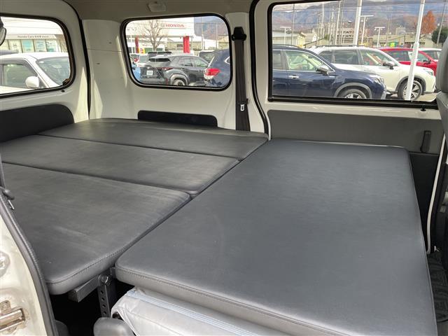 タウンエースバン ＧＬ　禁煙車／社外ナビ（フルセグＴＶ／Ｂｌｕｅｔｏｏｔｈ）／バックカメラ／ビルトインＥＴＣ／ドライブレコーダー（Ｆ・Ｒ）／ベッドキット／ＬＥＤヘッドライト／オートライト／電動格納ミラー／純正フロアマット（2枚目）