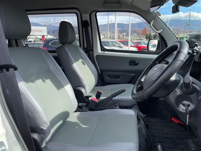 タウンエースバン ＧＬ　禁煙車／社外ナビ（フルセグＴＶ／Ｂｌｕｅｔｏｏｔｈ）／バックカメラ／ビルトインＥＴＣ／ドライブレコーダー（Ｆ・Ｒ）／ベッドキット／ＬＥＤヘッドライト／オートライト／電動格納ミラー／純正フロアマット（13枚目）