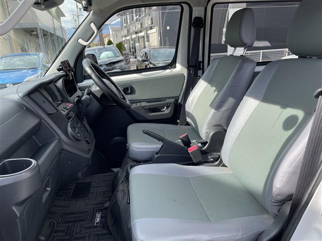 タウンエースバン ＧＬ　禁煙車／社外ナビ（フルセグＴＶ／Ｂｌｕｅｔｏｏｔｈ）／バックカメラ／ビルトインＥＴＣ／ドライブレコーダー（Ｆ・Ｒ）／ベッドキット／ＬＥＤヘッドライト／オートライト／電動格納ミラー／純正フロアマット（14枚目）