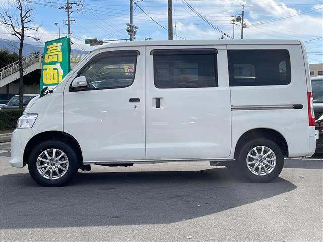 タウンエースバン ＧＬ　禁煙車／社外ナビ（フルセグＴＶ／Ｂｌｕｅｔｏｏｔｈ）／バックカメラ／ビルトインＥＴＣ／ドライブレコーダー（Ｆ・Ｒ）／ベッドキット／ＬＥＤヘッドライト／オートライト／電動格納ミラー／純正フロアマット（18枚目）