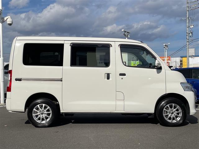 タウンエースバン ＧＬ　禁煙車／社外ナビ（フルセグＴＶ／Ｂｌｕｅｔｏｏｔｈ）／バックカメラ／ビルトインＥＴＣ／ドライブレコーダー（Ｆ・Ｒ）／ベッドキット／ＬＥＤヘッドライト／オートライト／電動格納ミラー／純正フロアマット（19枚目）