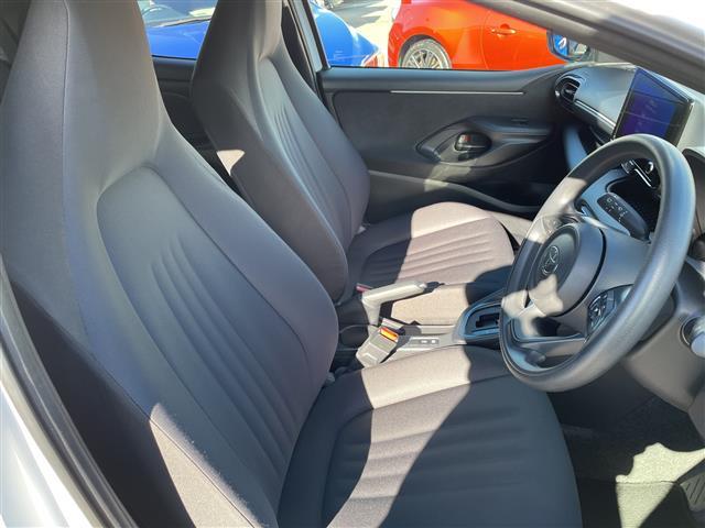 ヤリス G 禁煙車/純正8インチディスプレイオーディオ(AM・FM・USB・Bluetooth)/ナビ機能付き/HDMI/バックカメラ/ビルトインETC/プッシュスタート/プリクラッシュセーフティ/LED(14枚目)