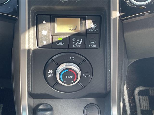 コペン ローブ 禁煙車/パナソニックSDナビ(Bluetooth/TV/CD/DVD/iPod/FM/AM)/バックカメラ/ETC/シートヒーター/MTモード/純正アルミホイール/AAC/スマートキー/フォグラン(9枚目)