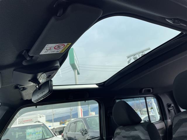 タフト Gターボ ダーククロムベンチャー 禁煙車/スカイフィールトップ/ルーフレール/純正ナビ(CD/DVD/フルセグTV/Bluetooth)/バックカメラ/ETC/ドライブレコーダー/前席シートヒーター/革巻きステアリング(3枚目)