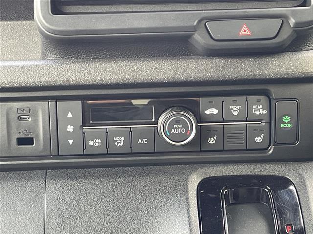 N-BOXカスタム ターボ 禁煙車/両側パワスラ/純正ナビ/フルセグTV/バックカメラ/レーダークルコン/ハーフレザー/前席シートヒーター/ETC/Bluetooth/USB入力端子/アイドリングストップ/LEDヘッドライト(4枚目)