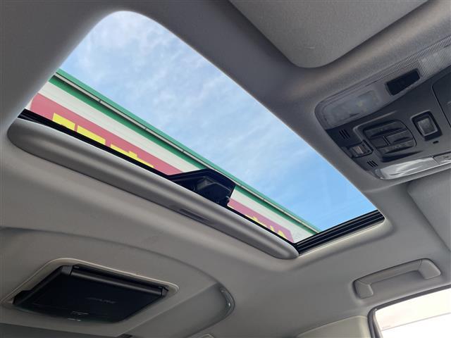 アルファード 2.5S Aパッケージ 後席フリップダウンモニター/ツインムーンルーフ/両側電動スライドドア/デジタルインナーミラー/ブラインドスポットモニター/純正18インチアルミ/コーナーセンサー/追従型クルーズコントロール(3枚目)