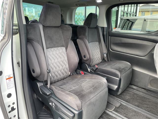 アルファード 2.5S Aパッケージ 後席フリップダウンモニター/ツインムーンルーフ/両側電動スライドドア/デジタルインナーミラー/ブラインドスポットモニター/純正18インチアルミ/コーナーセンサー/追従型クルーズコントロール(15枚目)