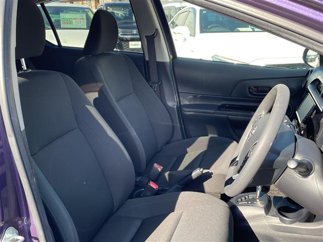 アクア Ｓ　スタイルブラック　禁煙車／純正ナビ（ＣＤ／ワンセグＴＶ／Ｂｌｕｅｔｏｏｔｈ）／バックカメラ／前後ドライブレコーダー／ステアリングスイッチ／オートライト／スマートキー／Ｐスタート／電動格納ミラー／ドアバイザー（9枚目）