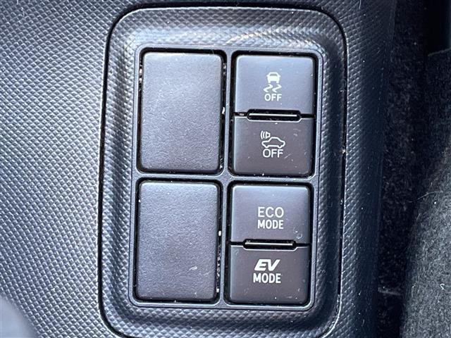 アクア Ｓ　スタイルブラック　禁煙車／純正ナビ（ＣＤ／ワンセグＴＶ／Ｂｌｕｅｔｏｏｔｈ）／バックカメラ／前後ドライブレコーダー／ステアリングスイッチ／オートライト／スマートキー／Ｐスタート／電動格納ミラー／ドアバイザー（31枚目）