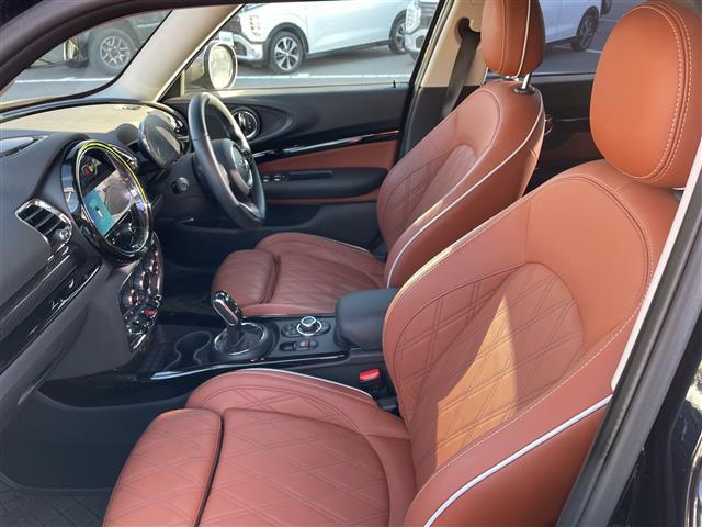 ＭＩＮＩ クーパーＳＤ　クラブマン　禁煙車／純正ナビ／Ｂｌｕｅｔｏｏｔｈ／ドライブレコーダー／バックカメラ／衝突軽減／クルーズコントロール／ＭＴモード／コーナーセンサー／パワーシート／シートヒーター／純正ＡＷスタッドレス車載（11枚目）