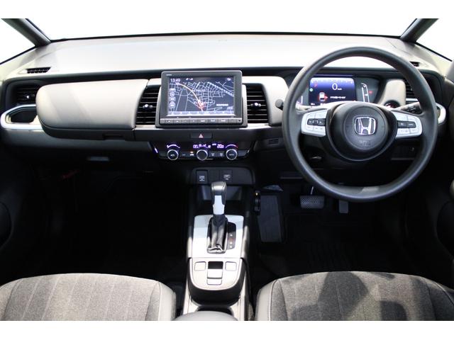 フィット ホーム　レンタアップ　純正ナビ　フルセグ　ＥＴＣ　衝突軽減ブレーキ　コーナーセンサー　ホンダコネクト　記録簿　リアカメラ　ソナー　ＵＳＢ接続　ＡＡＣ　横滑り防止機能　サイドエアバック　ＬＥＤライト　スマキー（11枚目）