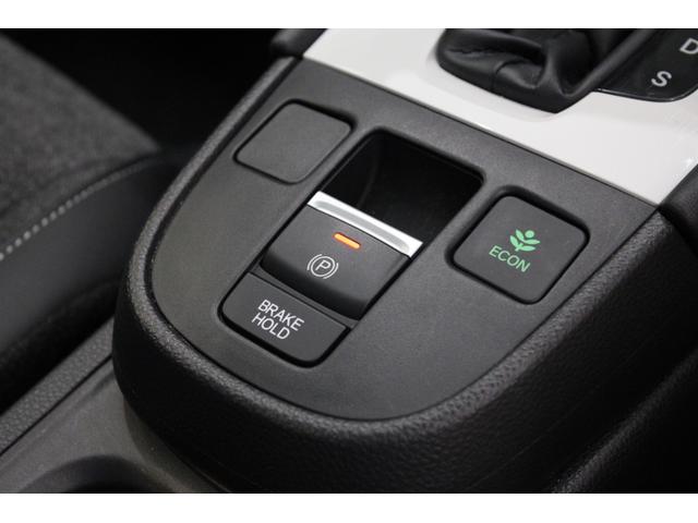 フィット ホーム　レンタアップ　純正ナビ　フルセグ　ＥＴＣ　衝突軽減ブレーキ　コーナーセンサー　ホンダコネクト　記録簿　リアカメラ　ソナー　ＵＳＢ接続　ＡＡＣ　横滑り防止機能　サイドエアバック　ＬＥＤライト　スマキー（13枚目）