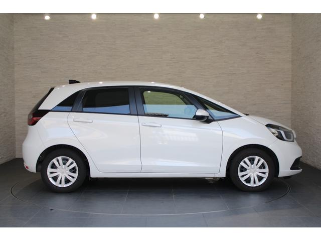 フィット ホーム　レンタアップ　純正ナビ　フルセグ　ＥＴＣ　衝突軽減ブレーキ　コーナーセンサー　ホンダコネクト　記録簿　リアカメラ　ソナー　ＵＳＢ接続　ＡＡＣ　横滑り防止機能　サイドエアバック　ＬＥＤライト　スマキー（27枚目）