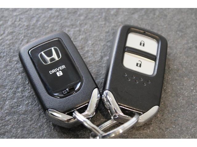フィット ホーム　レンタアップ　純正ナビ　フルセグ　ＥＴＣ　衝突軽減ブレーキ　コーナーセンサー　ホンダコネクト　記録簿　リアカメラ　ソナー　ＵＳＢ接続　ＡＡＣ　横滑り防止機能　サイドエアバック　ＬＥＤライト　スマキー（31枚目）