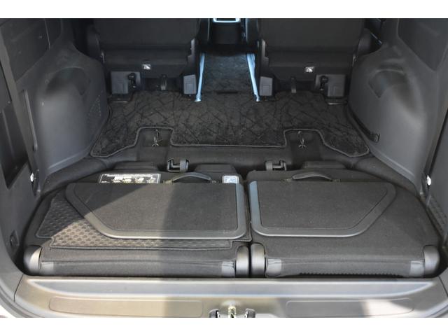 大口なテールゲートは活用の幅を広げてくれます！幅広、低い床面で大きな荷物の出し入れが簡単になります！日々のショッピング、レジャー等、生活を一段上のものにしてくれます！