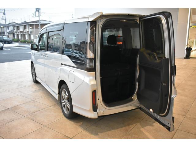 【わくわくゲート】後ろのドアが横にも縦にも開く、わくわくゲート装備。テールゲートを横に開けば、後ろからの乗り降りや、荷物の積み込みが簡単に。縦に開けば開口部が大きく、床が低い荷室スペースが広がります！