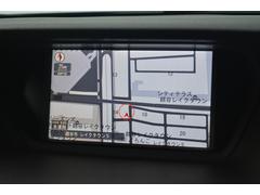 ナビ搭載車！！ナビ起動までの時間と地図検索する速度が魅力で、初めての道でも安心・快適なドライブをサポートします！！ 2