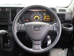 操作性に優れた運転席となります！小物入れや各ボタンの配置にこだわり、使いやすいです！座り心地もよく視認性も良好なのでロングドライブもお任せ下さい！ 6