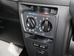 マニュアルエアコンのお車です。 7