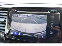 バックカメラが装備されており、後方の安全確認はもちろんのこと狭い場所での駐車や雨の日・夜間など視界の悪いコンディションでのストレスの軽減にもなります！ 5