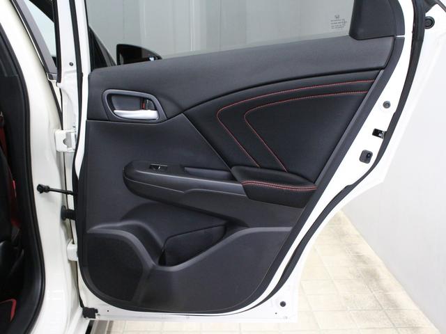 シビック タイプR ☆750台限定車☆純正メモリナビ・地デジTV・DVD/CD・Bluetooth☆バックカメラ☆純正ドライブレコーダー☆クルーズコントロール☆USBポート☆ETC☆純正19インチアルミホイール ナビTV(57枚目)