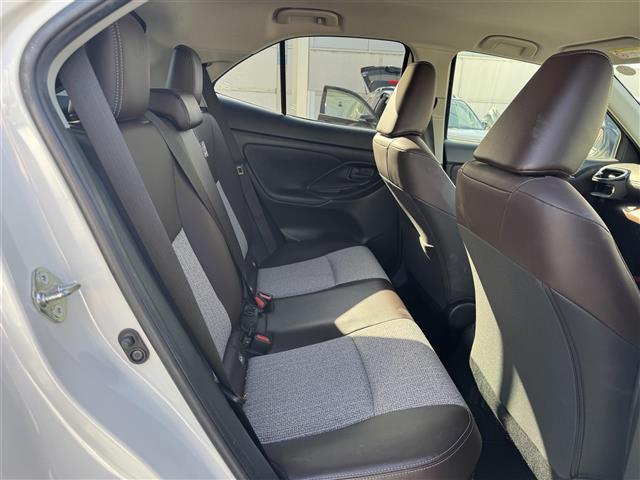 ヤリスクロス ハイブリッドＺ　セーフティセンス　純正ディスプレイオーディオ　全方位カメラ　前後ドライブレコーダー　ハーフレザーシート　パワーシート　前席シートヒーター　ハンズフリーパワーバックドア　　アクセサリーコンセント　ＥＴＣ（13枚目）