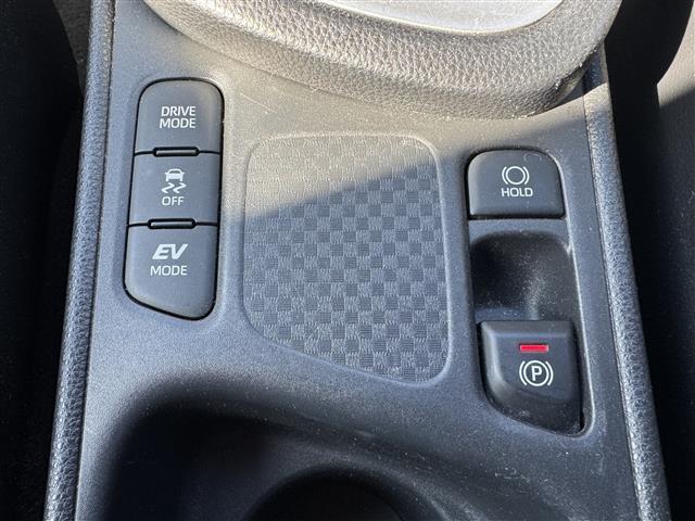 ヤリスクロス ハイブリッドＺ　セーフティセンス　純正ディスプレイオーディオ　全方位カメラ　前後ドライブレコーダー　ハーフレザーシート　パワーシート　前席シートヒーター　ハンズフリーパワーバックドア　　アクセサリーコンセント　ＥＴＣ（23枚目）