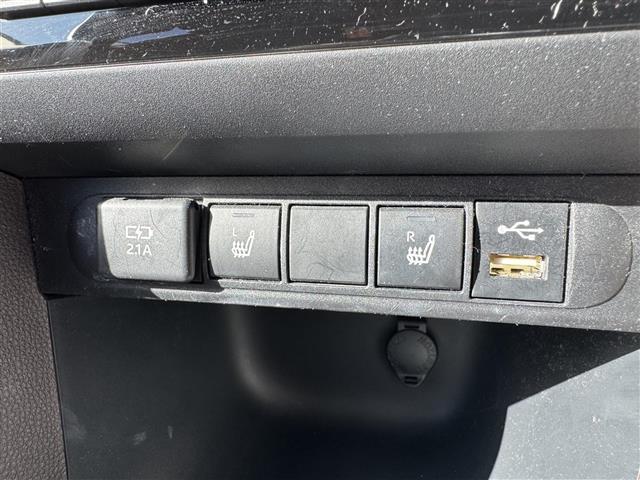 ヤリスクロス ハイブリッドＺ　セーフティセンス　純正ディスプレイオーディオ　全方位カメラ　前後ドライブレコーダー　ハーフレザーシート　パワーシート　前席シートヒーター　ハンズフリーパワーバックドア　　アクセサリーコンセント　ＥＴＣ（26枚目）