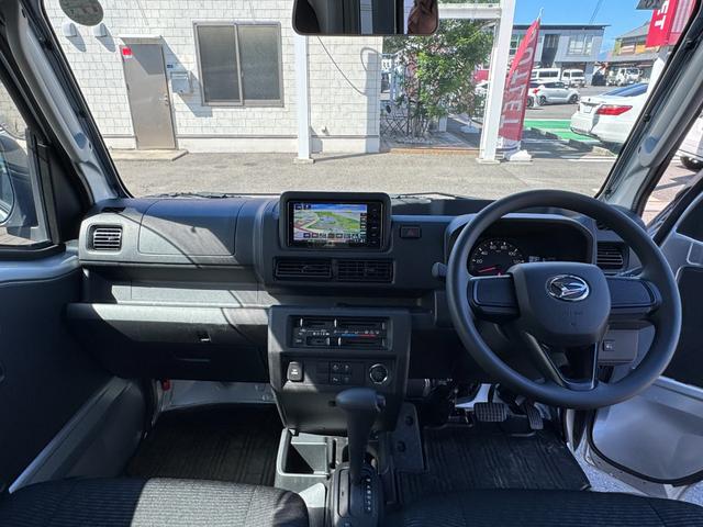 ハイゼットトラック ジャンボエクストラ　メモリナビ　フルセグＴＶ　Ｂｌｕｅｔｏｏｔｈ　スマートキー　ＬＥＤヘッドライト　クリアランスソナー　ＭＡＤＣＲＯＳＳ１２インチアルミ　フォグランプ　　衝突軽減ブレーキ　ＤＶＤ再生　　１オーナー　禁煙車（9枚目）