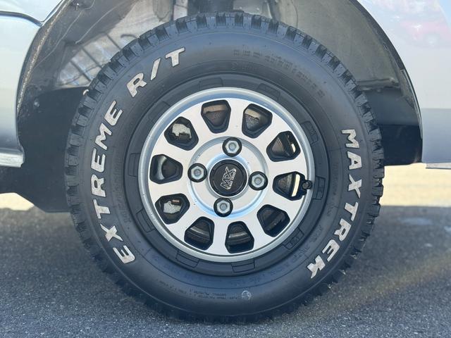 ハイゼットトラック ジャンボエクストラ　メモリナビ　フルセグＴＶ　Ｂｌｕｅｔｏｏｔｈ　スマートキー　ＬＥＤヘッドライト　クリアランスソナー　ＭＡＤＣＲＯＳＳ１２インチアルミ　フォグランプ　　衝突軽減ブレーキ　ＤＶＤ再生　　１オーナー　禁煙車（32枚目）