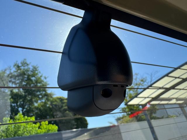 ★純正前後ドライブレコーダー★自分自身の安全運転向上にもなり、万が一の事故の際に確かな証拠能力を発揮してくれます。また、旅行先などの風景撮影など思い出の保存に利用できます。