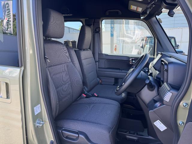 耐久性に優れたブラックレジャーシートを採用。汚れや水濡れに強く、アウトドアや日常使いでも安心です。