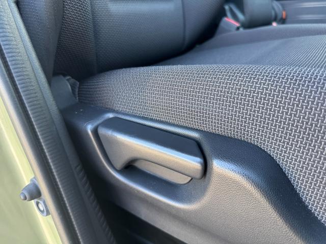 リクライニングレバーで簡単に角度調整ができるため、運転席・助手席どちらも乗る人に合わせた最適なポジションを確保できます