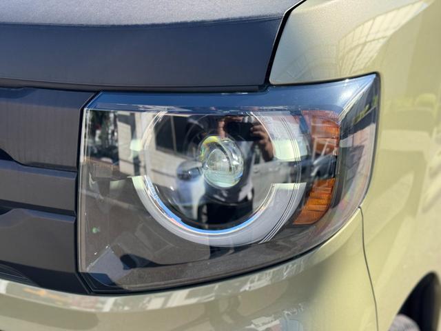 ★LEDヘッドライト★長寿命で環境に優しいライトです。HIDライトよりも明るさは劣りますが、運転ストレス軽減や、歩行者などの発見が早くなり事故を防げたりとメリットがたくさんあります。