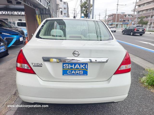 ティーダラティオ １５Ｍ　ナビ　オートライト　ＣＶＴ　キーレスエントリー　衝突安全ボディ　ＡＢＳ　エアコン　パワーステアリング　パワーウィンドウ　パワステ　メモリーナビ　エアバッグ　キーレス　助手席エアバック（6枚目）