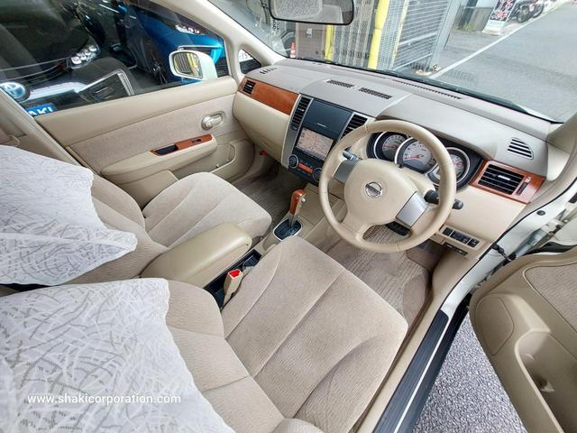 ティーダラティオ １５Ｍ　ナビ　オートライト　ＣＶＴ　キーレスエントリー　衝突安全ボディ　ＡＢＳ　エアコン　パワーステアリング　パワーウィンドウ　パワステ　メモリーナビ　エアバッグ　キーレス　助手席エアバック（11枚目）