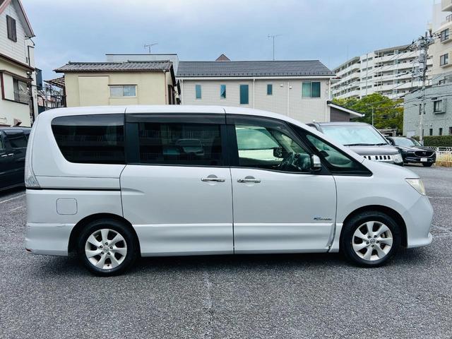 セレナ ハイウェイスター　Ｓ－ハイブリッド　Ｖセレクション　ＥＴＣ　バックカメラ　ＴＶ　オートクルーズコントロール　両側電動スライドドア　ＨＩＤ　スマートキー　アイドリングストップ　３列シート　ＣＶＴ　アルミホイール　ＣＤ　ＵＳＢ　ミュージックプレイヤー接続可（8枚目）